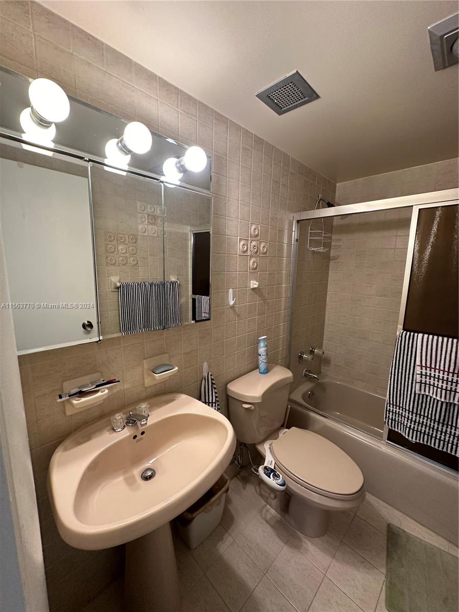 1950 S Ocean Dr 18B, Hallandale Beach, Florida 33009, 1 Bedroom Bedrooms, ,1 BathroomBathrooms,Residential,For Sale,1950 S Ocean Dr 18B,A11563770