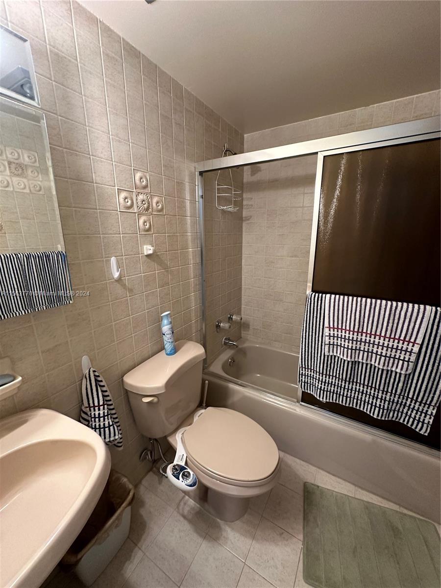 1950 S Ocean Dr 18B, Hallandale Beach, Florida 33009, 1 Bedroom Bedrooms, ,1 BathroomBathrooms,Residential,For Sale,1950 S Ocean Dr 18B,A11563770