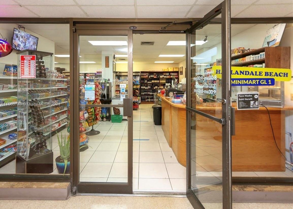 1950 S Ocean Dr 18B, Hallandale Beach, Florida 33009, 1 Bedroom Bedrooms, ,1 BathroomBathrooms,Residential,For Sale,1950 S Ocean Dr 18B,A11563770