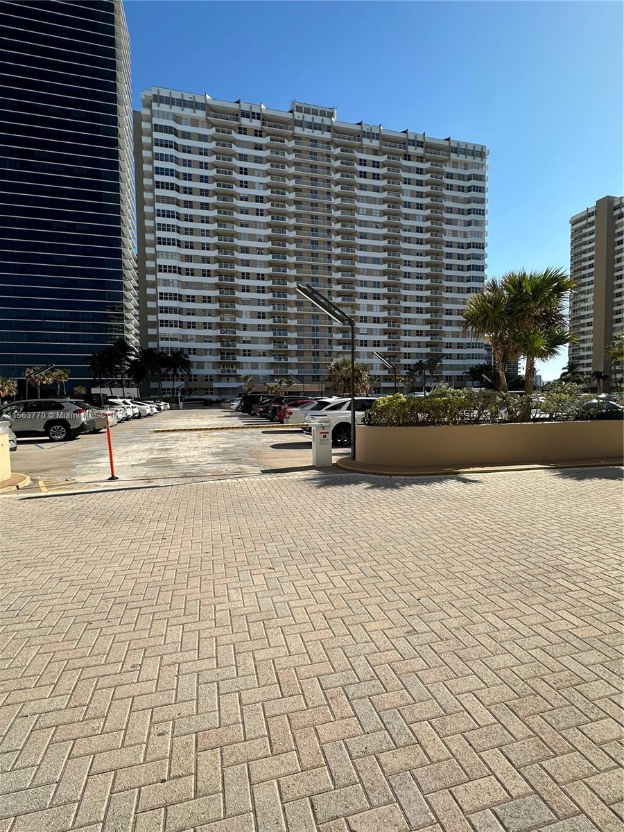 1950 S Ocean Dr 18B, Hallandale Beach, Florida 33009, 1 Bedroom Bedrooms, ,1 BathroomBathrooms,Residential,For Sale,1950 S Ocean Dr 18B,A11563770