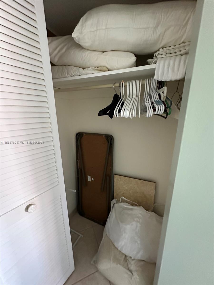 1950 S Ocean Dr 18B, Hallandale Beach, Florida 33009, 1 Bedroom Bedrooms, ,1 BathroomBathrooms,Residential,For Sale,1950 S Ocean Dr 18B,A11563770