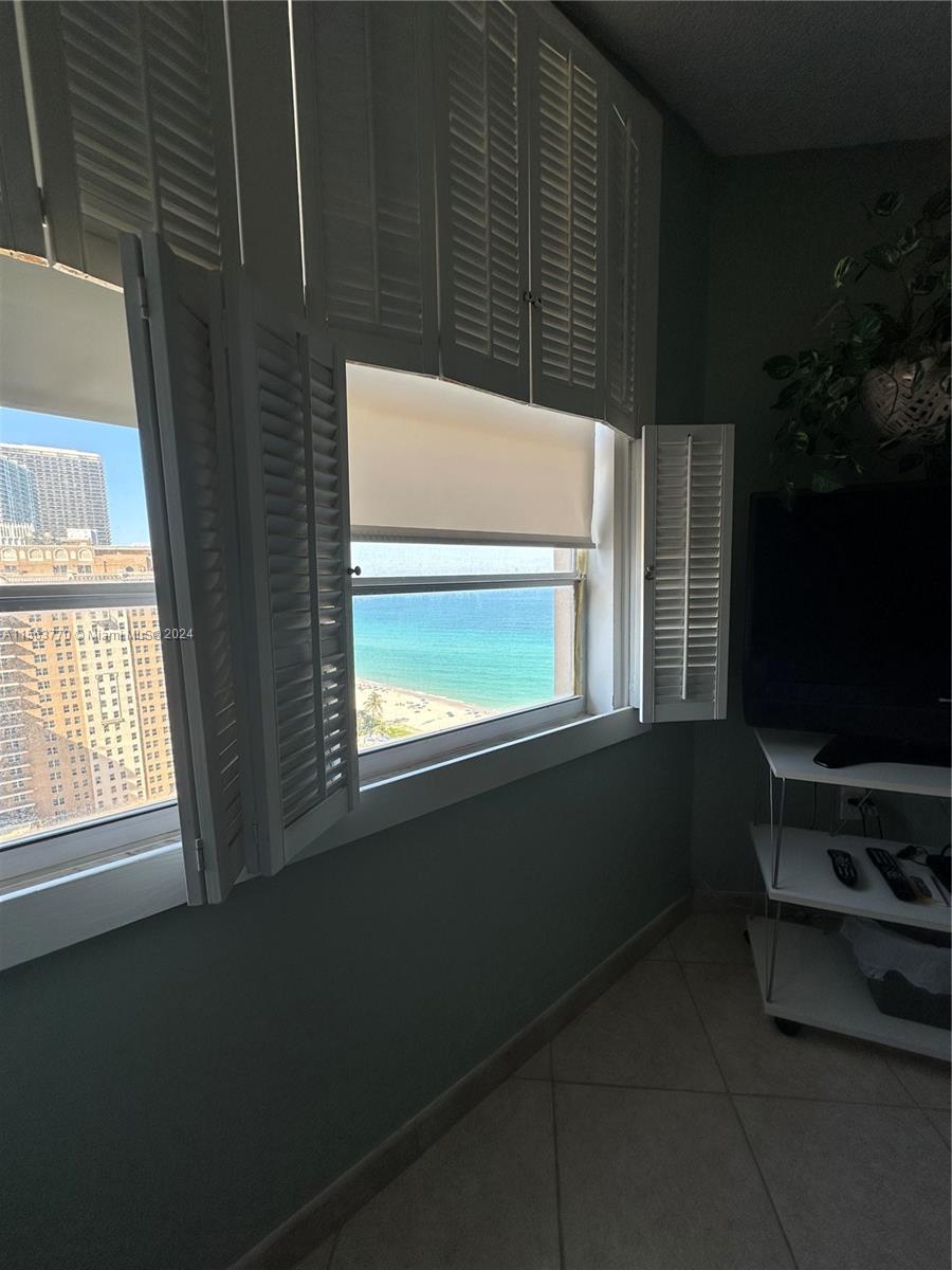 1950 S Ocean Dr 18B, Hallandale Beach, Florida 33009, 1 Bedroom Bedrooms, ,1 BathroomBathrooms,Residential,For Sale,1950 S Ocean Dr 18B,A11563770