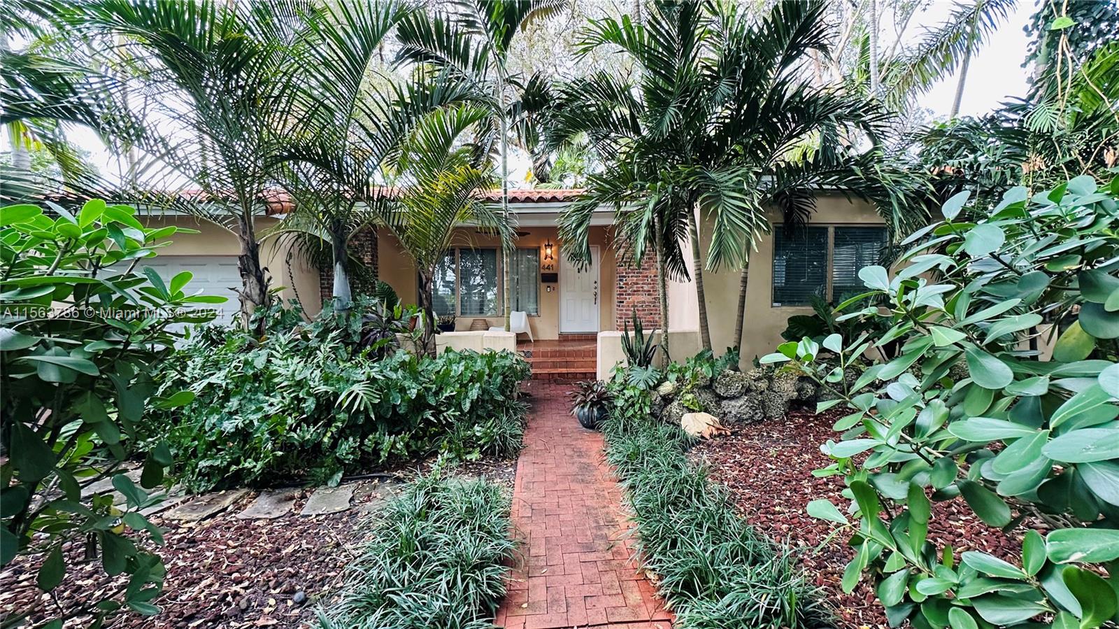 441 Sansovino Ave, Coral Gables, Florida 33146, 2 Bedrooms Bedrooms, ,2 BathroomsBathrooms,Residentiallease,For Rent,441 Sansovino Ave,A11563786