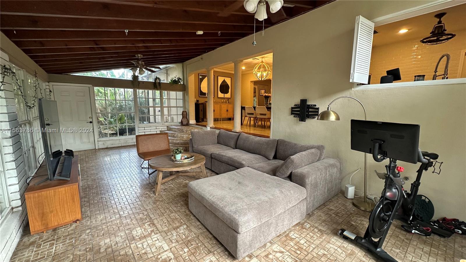 441 Sansovino Ave, Coral Gables, Florida 33146, 2 Bedrooms Bedrooms, ,2 BathroomsBathrooms,Residentiallease,For Rent,441 Sansovino Ave,A11563786