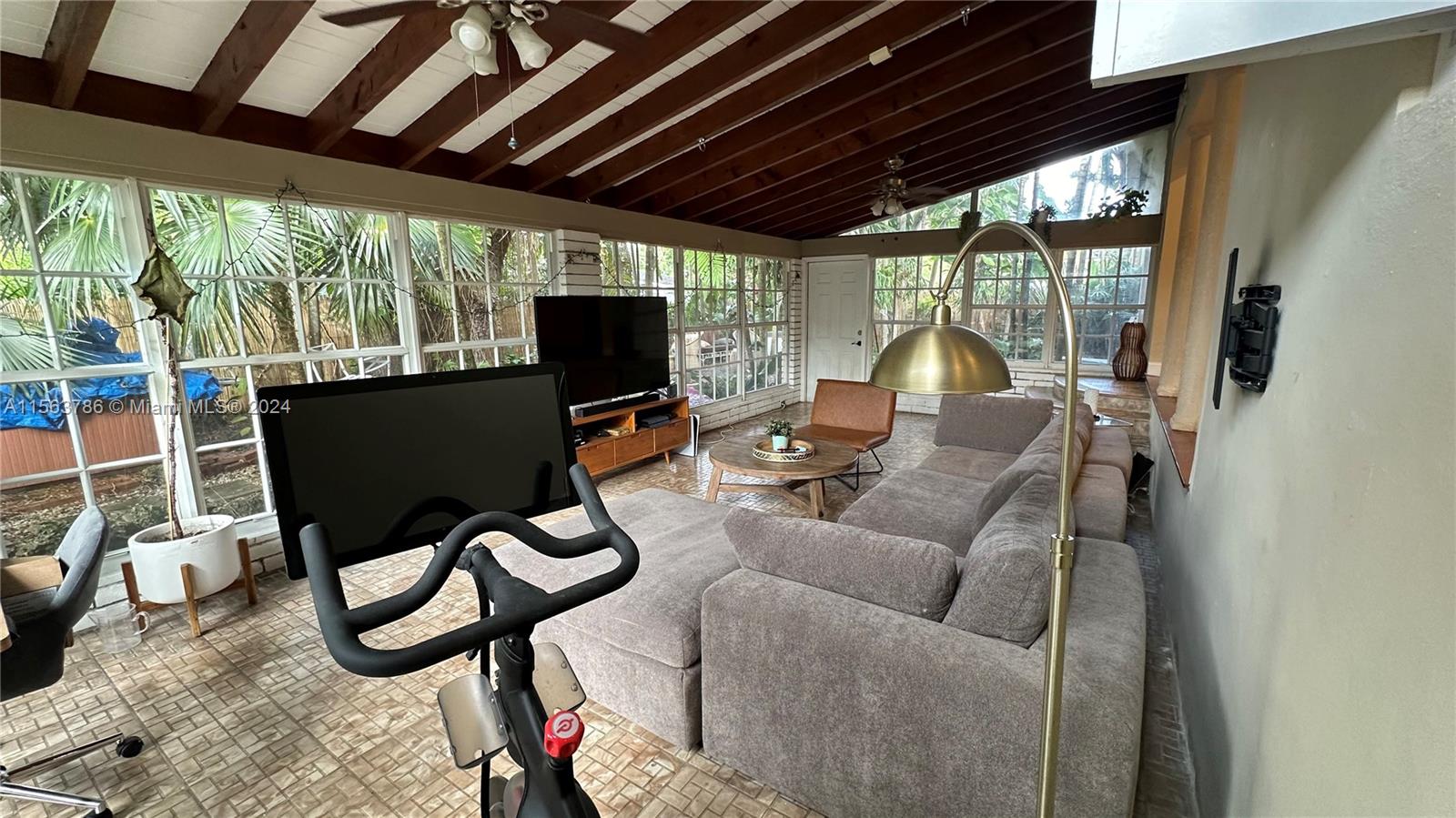 441 Sansovino Ave, Coral Gables, Florida 33146, 2 Bedrooms Bedrooms, ,2 BathroomsBathrooms,Residentiallease,For Rent,441 Sansovino Ave,A11563786