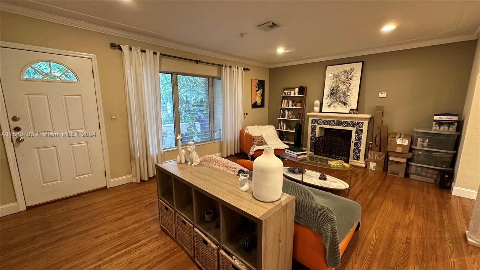 441 Sansovino Ave, Coral Gables, Florida 33146, 2 Bedrooms Bedrooms, ,2 BathroomsBathrooms,Residentiallease,For Rent,441 Sansovino Ave,A11563786