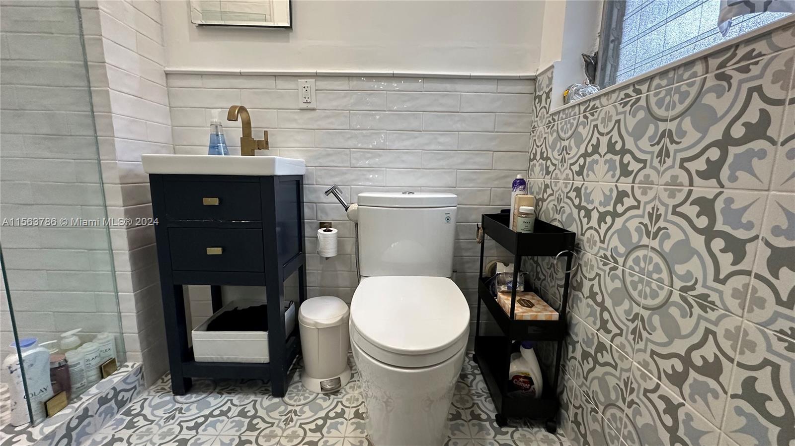 441 Sansovino Ave, Coral Gables, Florida 33146, 2 Bedrooms Bedrooms, ,2 BathroomsBathrooms,Residentiallease,For Rent,441 Sansovino Ave,A11563786