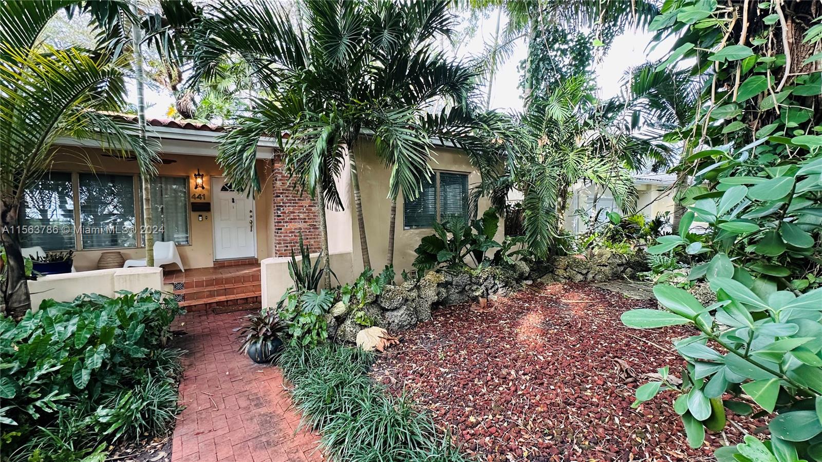 441 Sansovino Ave, Coral Gables, Florida 33146, 2 Bedrooms Bedrooms, ,2 BathroomsBathrooms,Residentiallease,For Rent,441 Sansovino Ave,A11563786