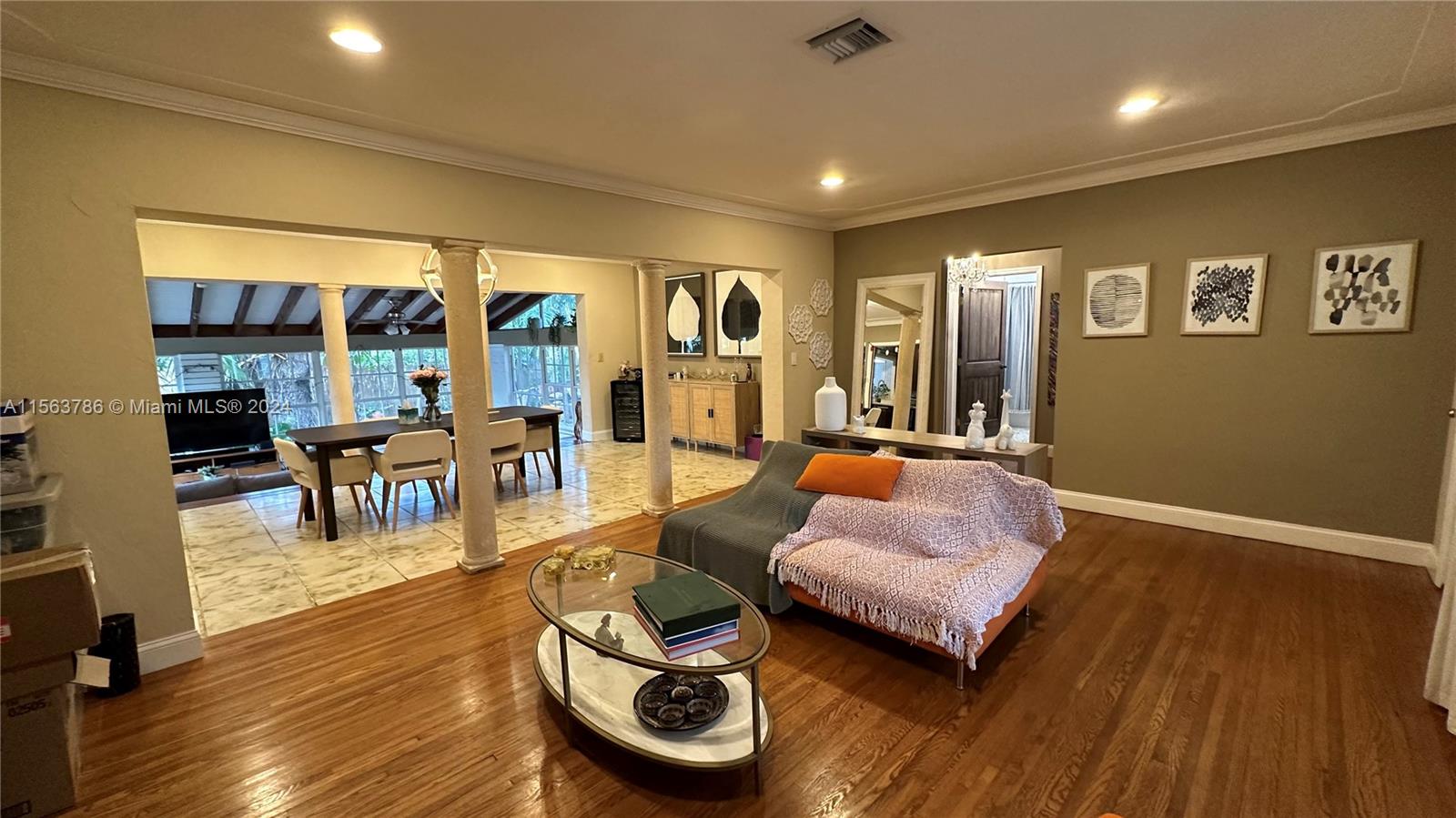 441 Sansovino Ave, Coral Gables, Florida 33146, 2 Bedrooms Bedrooms, ,2 BathroomsBathrooms,Residentiallease,For Rent,441 Sansovino Ave,A11563786