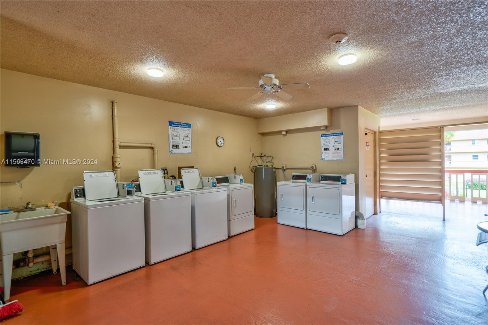 5300 Washington St T120, Hollywood, Florida 33021, 2 Bedrooms Bedrooms, ,2 BathroomsBathrooms,Residential,For Sale,5300 Washington St T120,A11563470