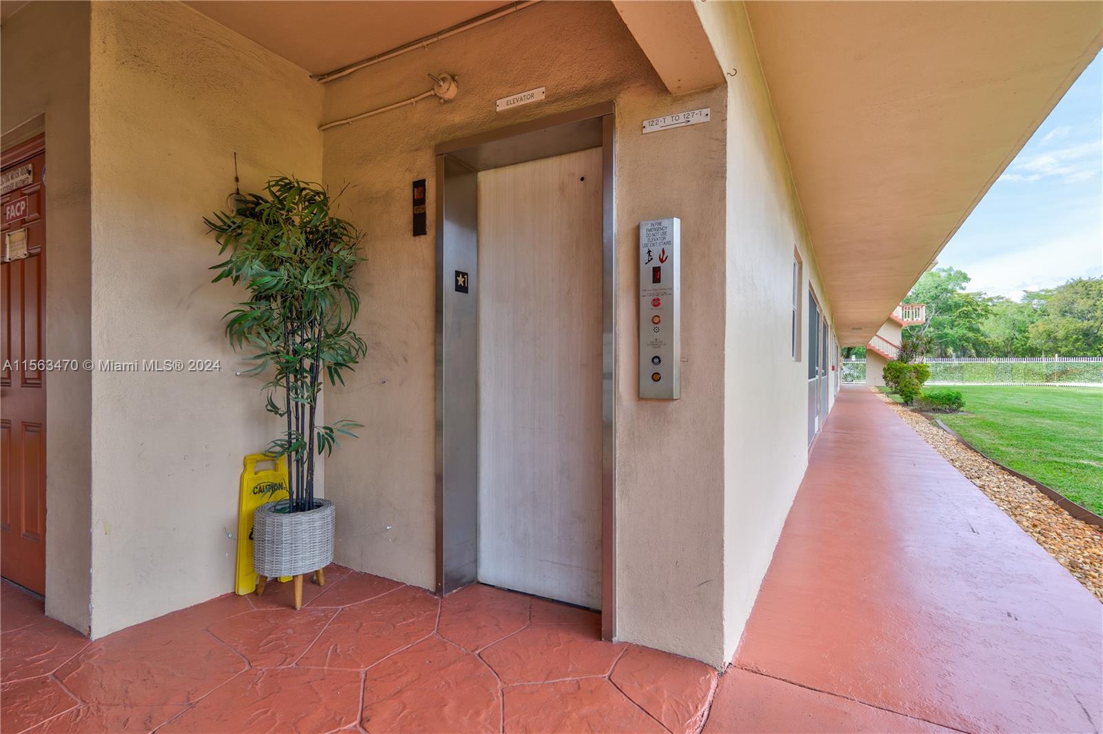 5300 Washington St T120, Hollywood, Florida 33021, 2 Bedrooms Bedrooms, ,2 BathroomsBathrooms,Residential,For Sale,5300 Washington St T120,A11563470