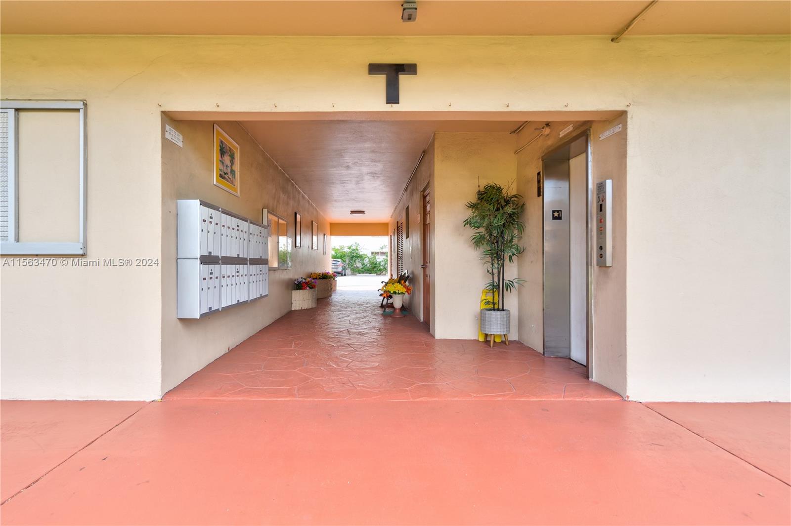 5300 Washington St T120, Hollywood, Florida 33021, 2 Bedrooms Bedrooms, ,2 BathroomsBathrooms,Residential,For Sale,5300 Washington St T120,A11563470