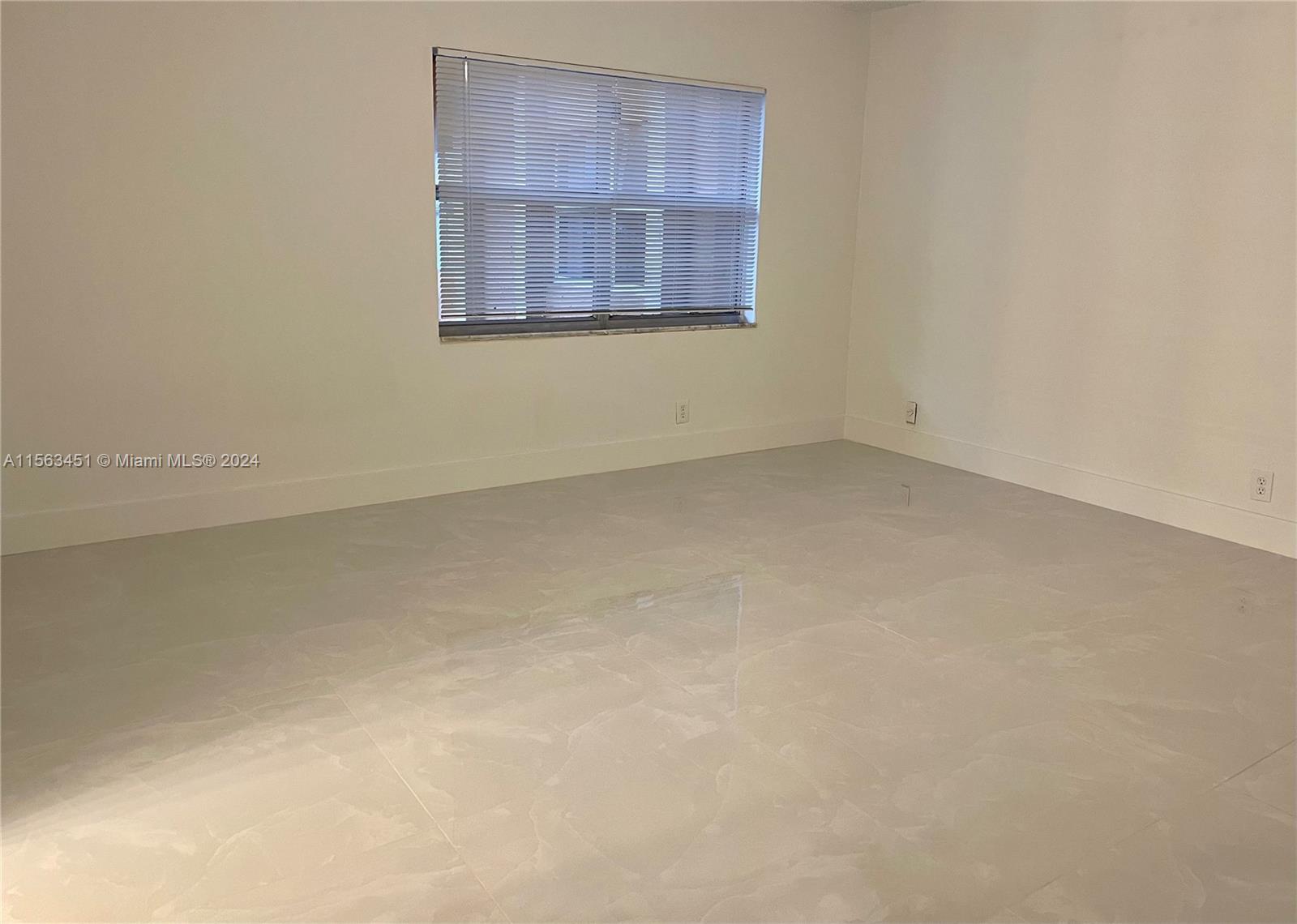 17901 NW 68th Ave S102, Hialeah, Florida 33015, 2 Bedrooms Bedrooms, ,2 BathroomsBathrooms,Residentiallease,For Rent,17901 NW 68th Ave S102,A11563451