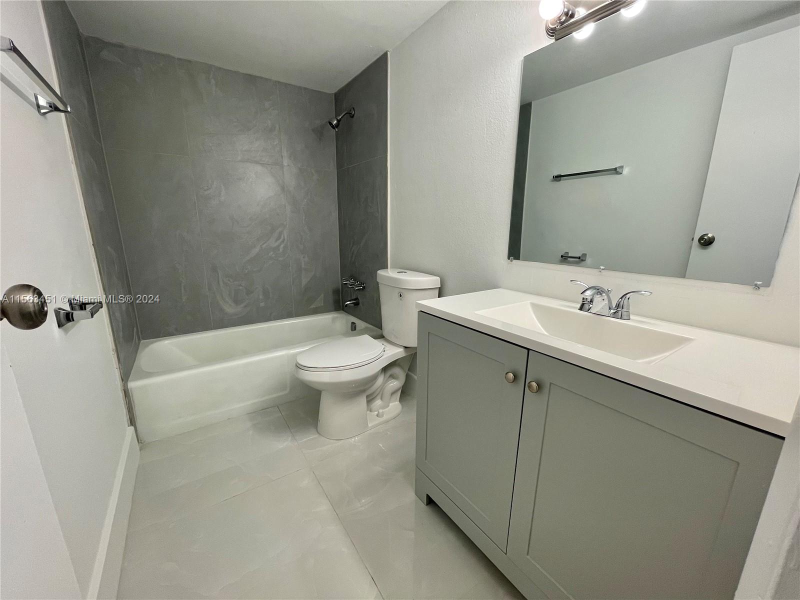 17901 NW 68th Ave S102, Hialeah, Florida 33015, 2 Bedrooms Bedrooms, ,2 BathroomsBathrooms,Residentiallease,For Rent,17901 NW 68th Ave S102,A11563451