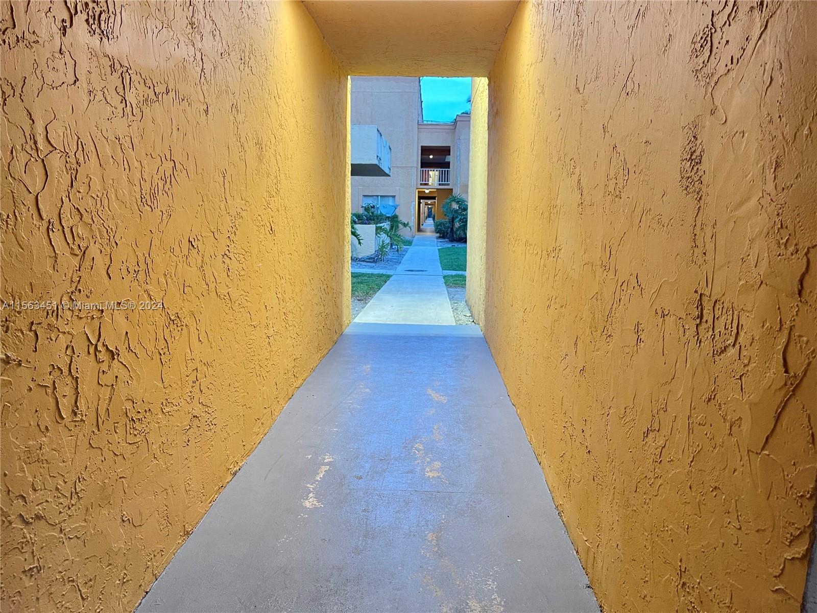 17901 NW 68th Ave S102, Hialeah, Florida 33015, 2 Bedrooms Bedrooms, ,2 BathroomsBathrooms,Residentiallease,For Rent,17901 NW 68th Ave S102,A11563451