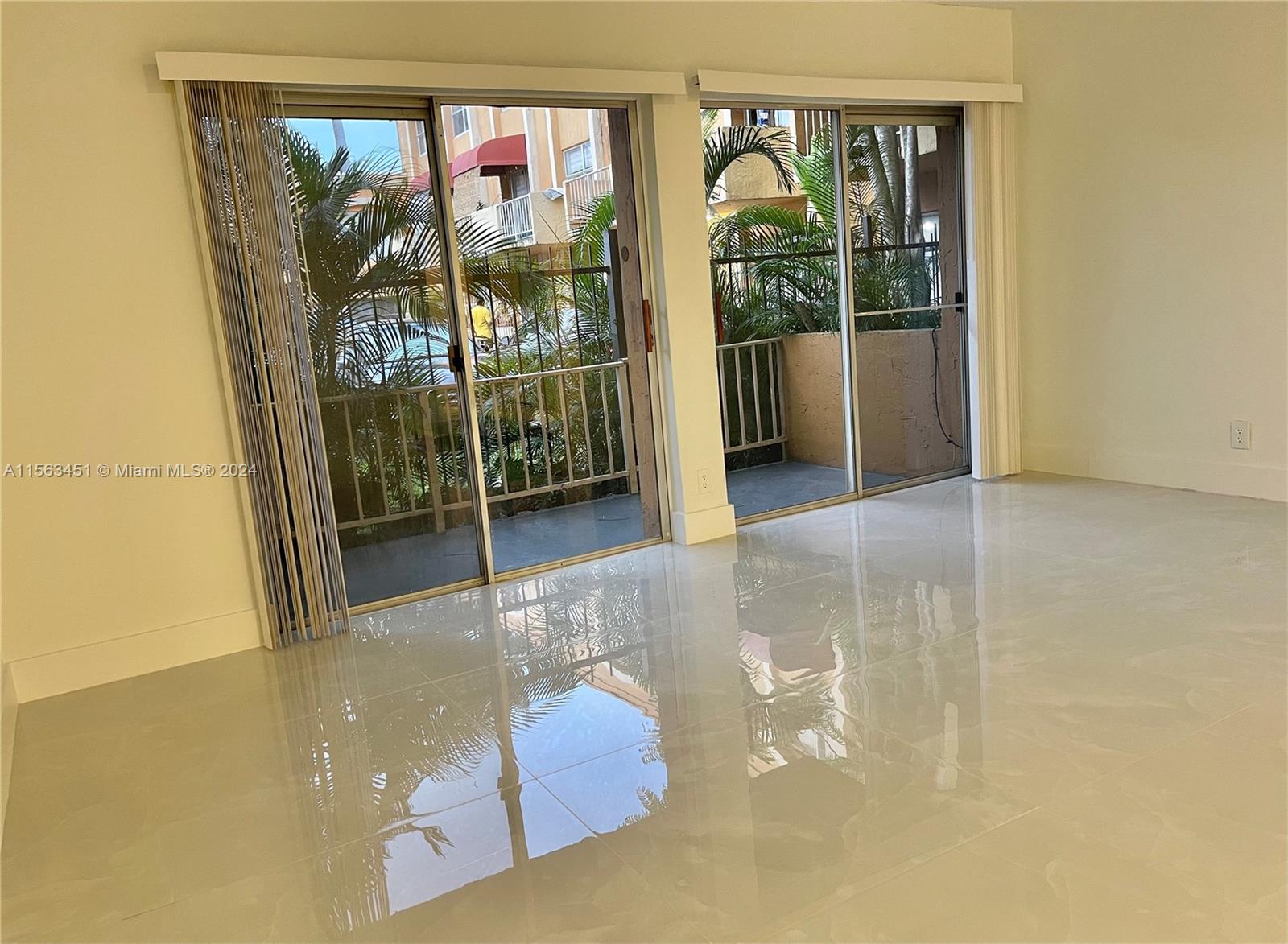 17901 NW 68th Ave S102, Hialeah, Florida 33015, 2 Bedrooms Bedrooms, ,2 BathroomsBathrooms,Residentiallease,For Rent,17901 NW 68th Ave S102,A11563451