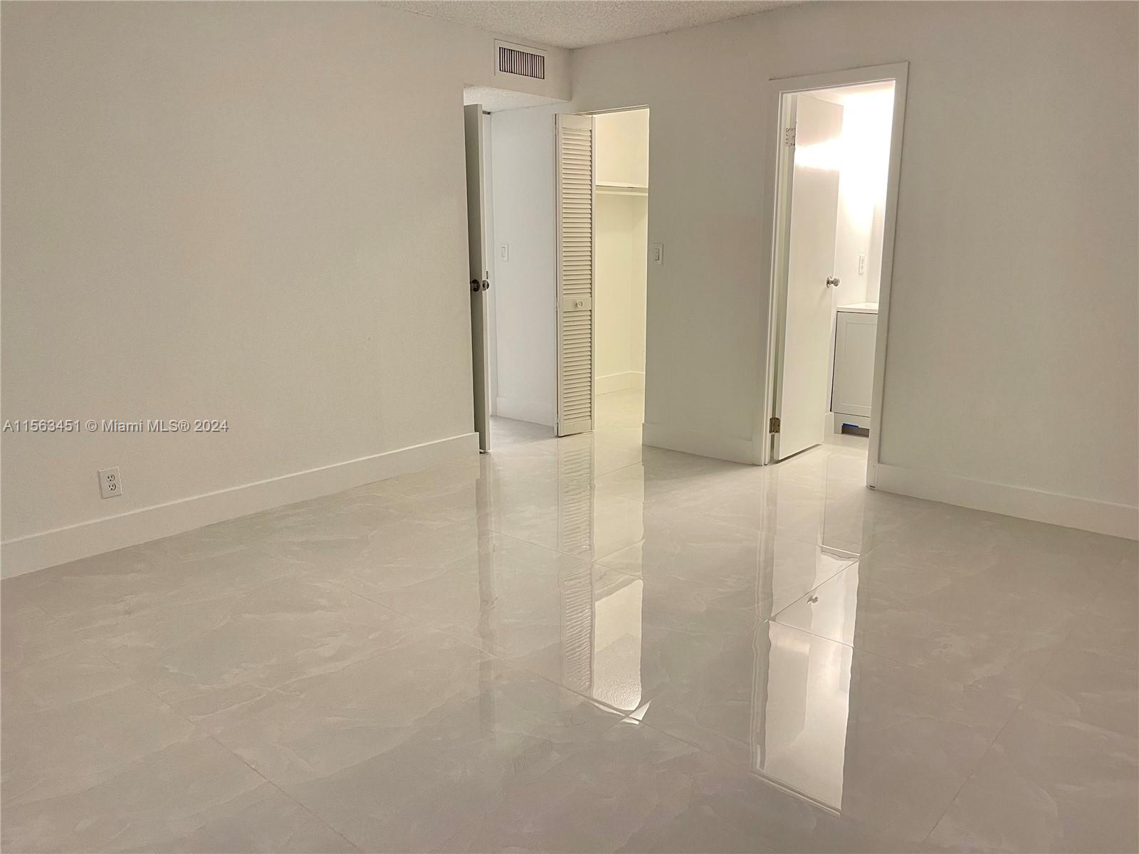 17901 NW 68th Ave S102, Hialeah, Florida 33015, 2 Bedrooms Bedrooms, ,2 BathroomsBathrooms,Residentiallease,For Rent,17901 NW 68th Ave S102,A11563451