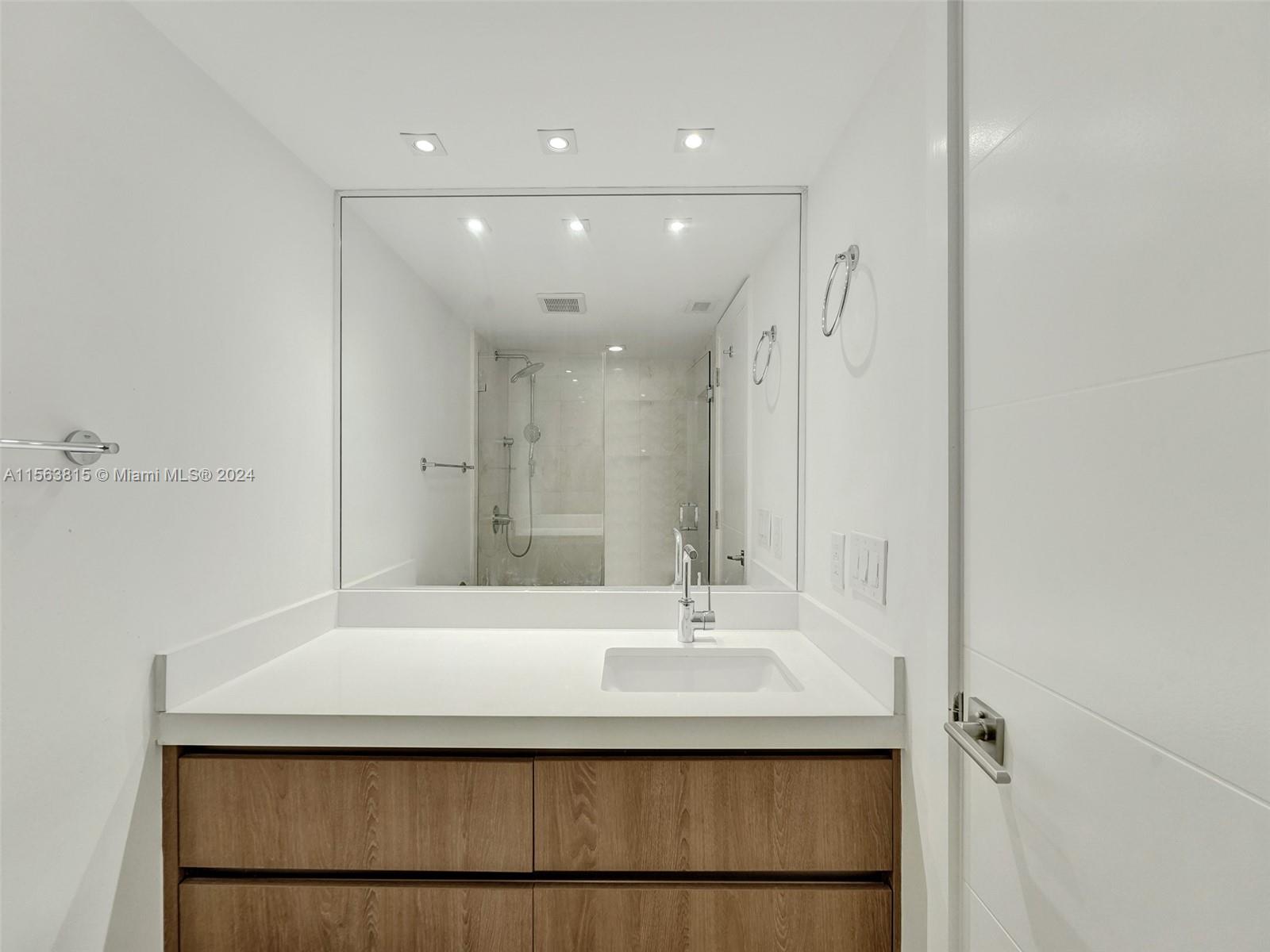 5900 Collins Ave 804, Miami Beach, Florida 33140, 2 Bedrooms Bedrooms, ,2 BathroomsBathrooms,Residentiallease,For Rent,5900 Collins Ave 804,A11563815