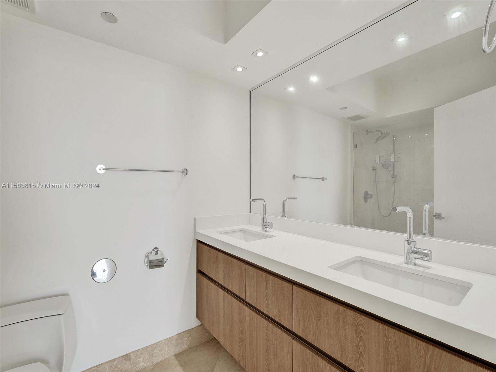 5900 Collins Ave 804, Miami Beach, Florida 33140, 2 Bedrooms Bedrooms, ,2 BathroomsBathrooms,Residentiallease,For Rent,5900 Collins Ave 804,A11563815