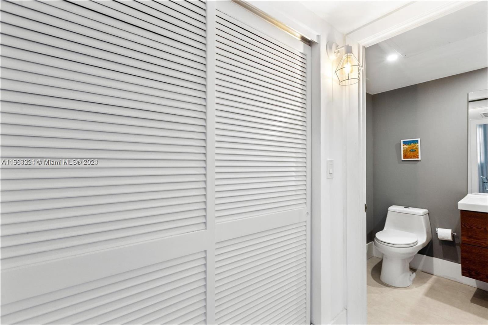 90 Edgewater Dr 518, Coral Gables, Florida 33133, 1 Bedroom Bedrooms, ,1 BathroomBathrooms,Residential,For Sale,90 Edgewater Dr 518,A11563324