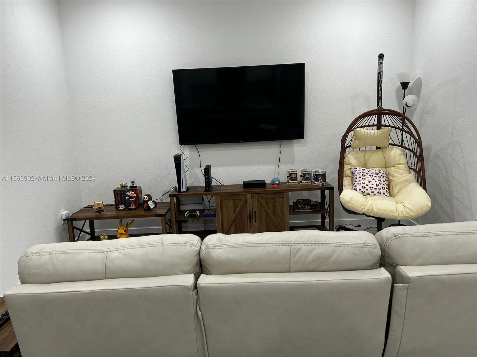 765 SE 17th Ct 765, Homestead, Florida 33034, 3 Bedrooms Bedrooms, ,2 BathroomsBathrooms,Residentiallease,For Rent,765 SE 17th Ct 765,A11563902