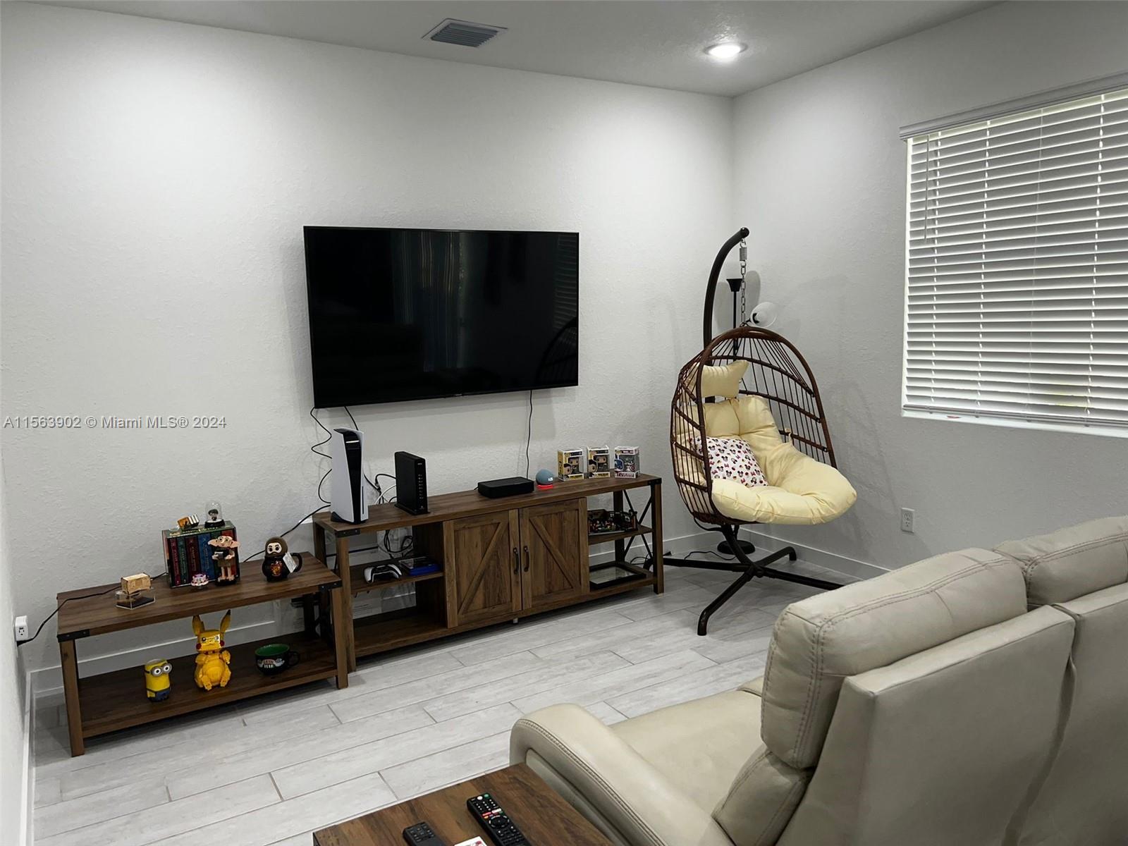 765 SE 17th Ct 765, Homestead, Florida 33034, 3 Bedrooms Bedrooms, ,2 BathroomsBathrooms,Residentiallease,For Rent,765 SE 17th Ct 765,A11563902