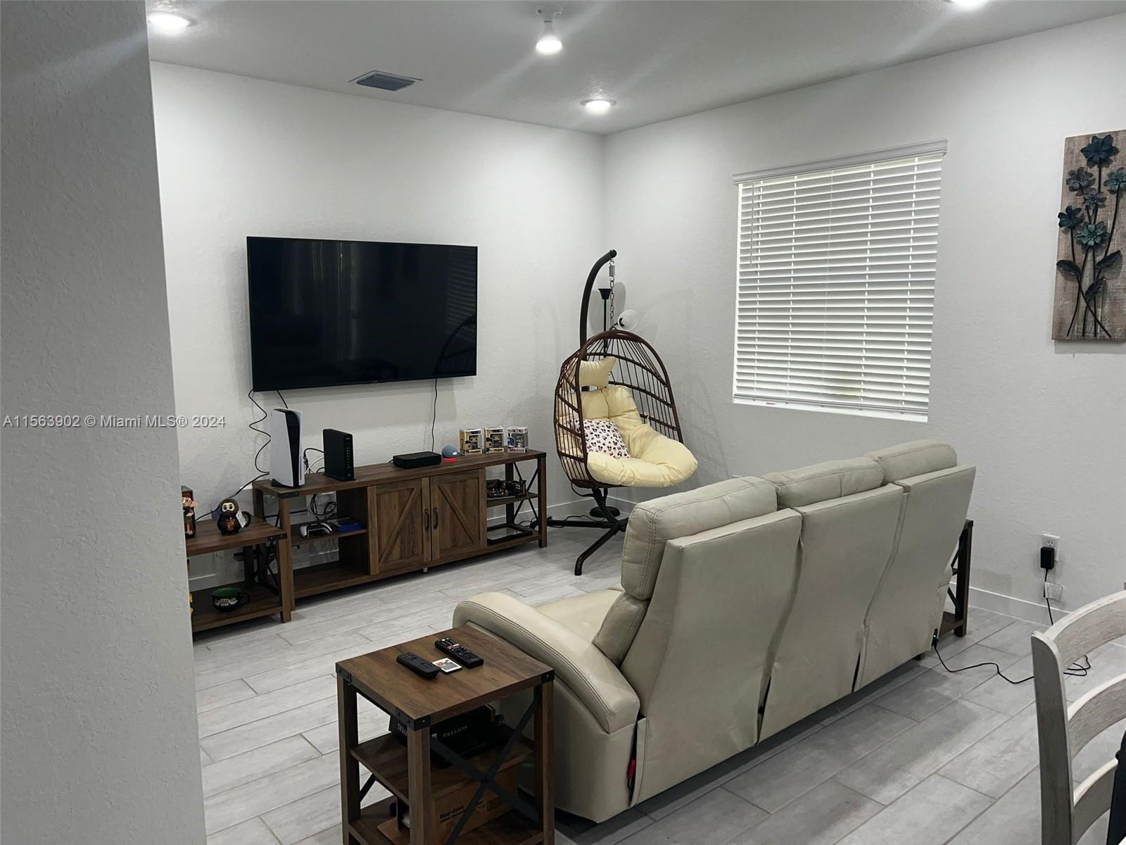 765 SE 17th Ct 765, Homestead, Florida 33034, 3 Bedrooms Bedrooms, ,2 BathroomsBathrooms,Residentiallease,For Rent,765 SE 17th Ct 765,A11563902