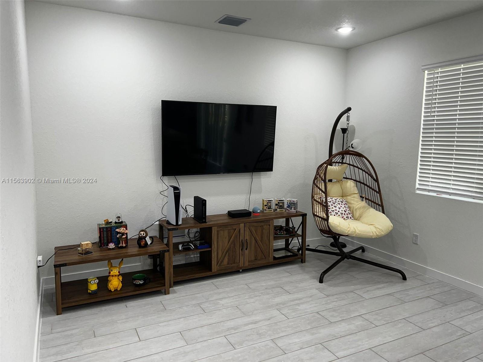 765 SE 17th Ct 765, Homestead, Florida 33034, 3 Bedrooms Bedrooms, ,2 BathroomsBathrooms,Residentiallease,For Rent,765 SE 17th Ct 765,A11563902