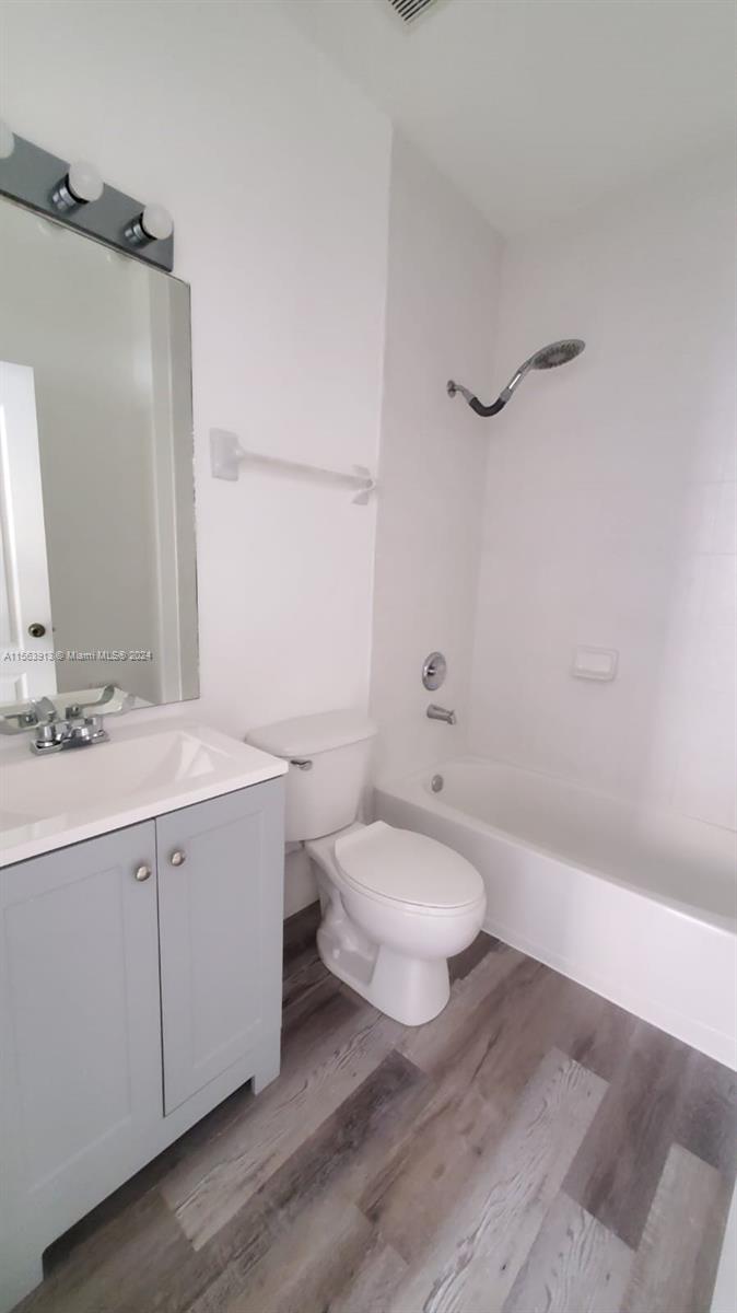 6960 NW 177th St N106, Hialeah, Florida 33015, 4 Bedrooms Bedrooms, ,3 BathroomsBathrooms,Residentiallease,For Rent,6960 NW 177th St N106,A11563913