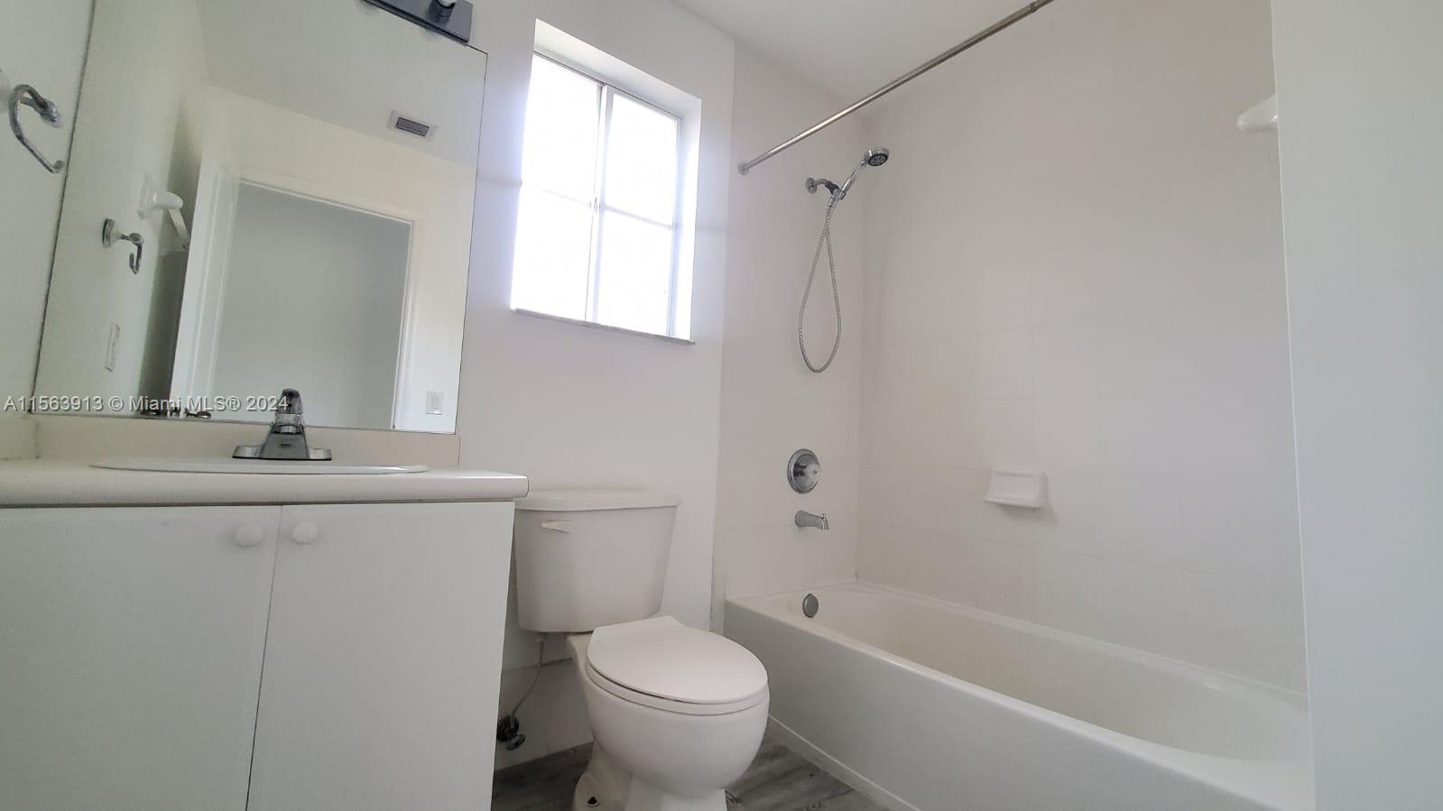 6960 NW 177th St N106, Hialeah, Florida 33015, 4 Bedrooms Bedrooms, ,3 BathroomsBathrooms,Residentiallease,For Rent,6960 NW 177th St N106,A11563913