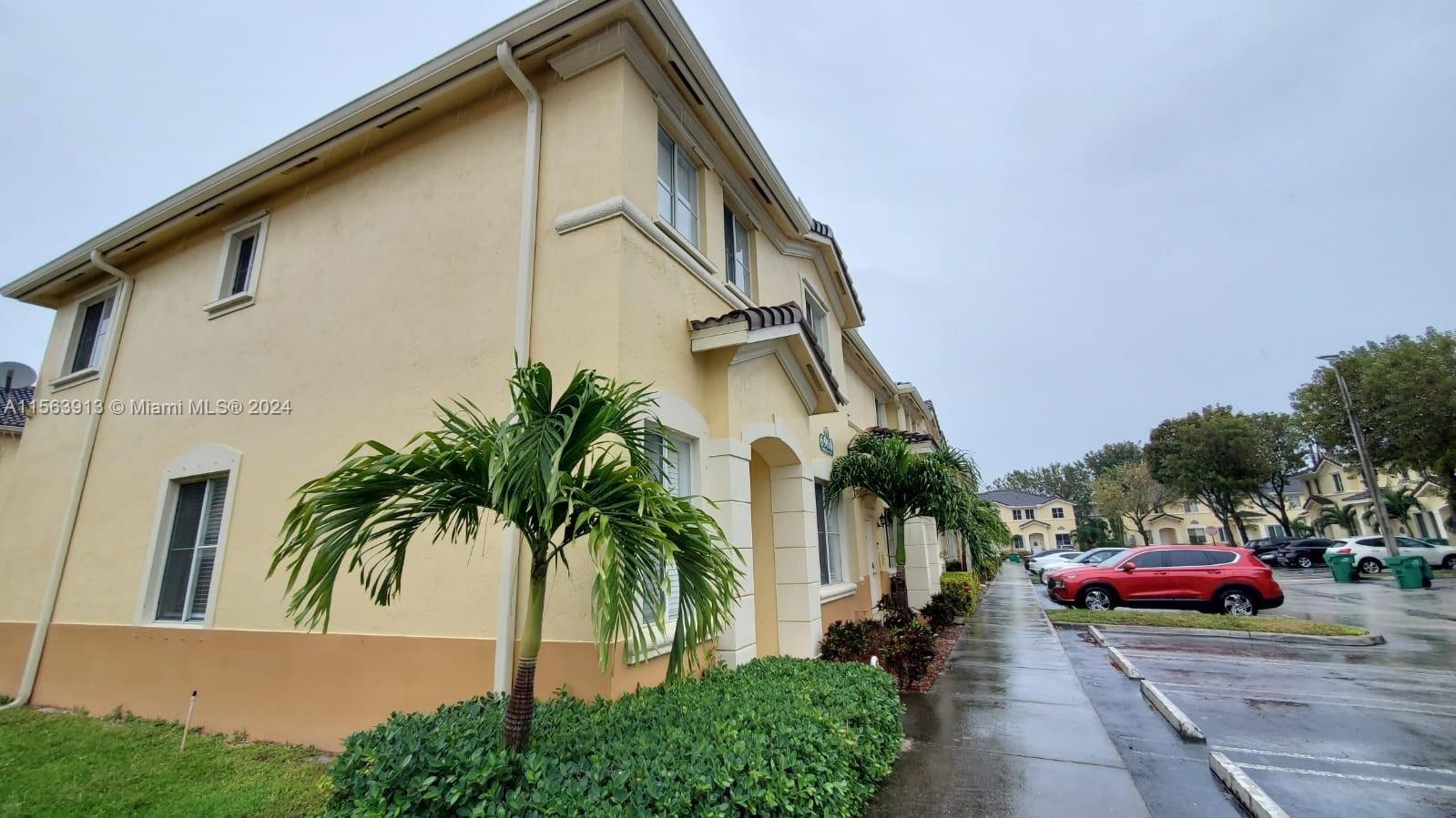6960 NW 177th St N106, Hialeah, Florida 33015, 4 Bedrooms Bedrooms, ,3 BathroomsBathrooms,Residentiallease,For Rent,6960 NW 177th St N106,A11563913