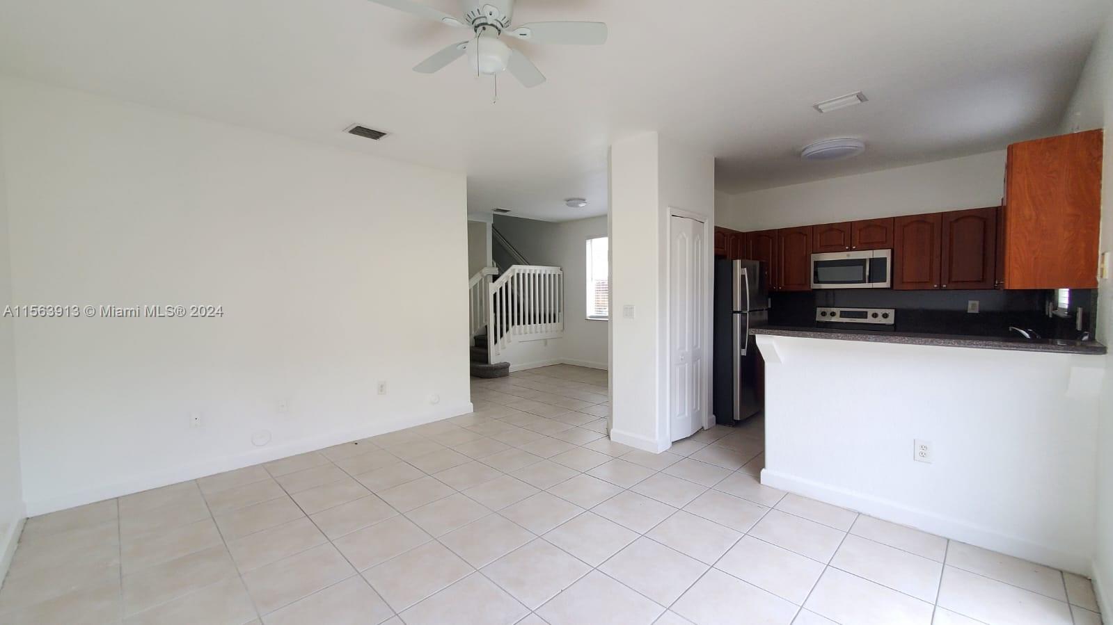 6960 NW 177th St N106, Hialeah, Florida 33015, 4 Bedrooms Bedrooms, ,3 BathroomsBathrooms,Residentiallease,For Rent,6960 NW 177th St N106,A11563913