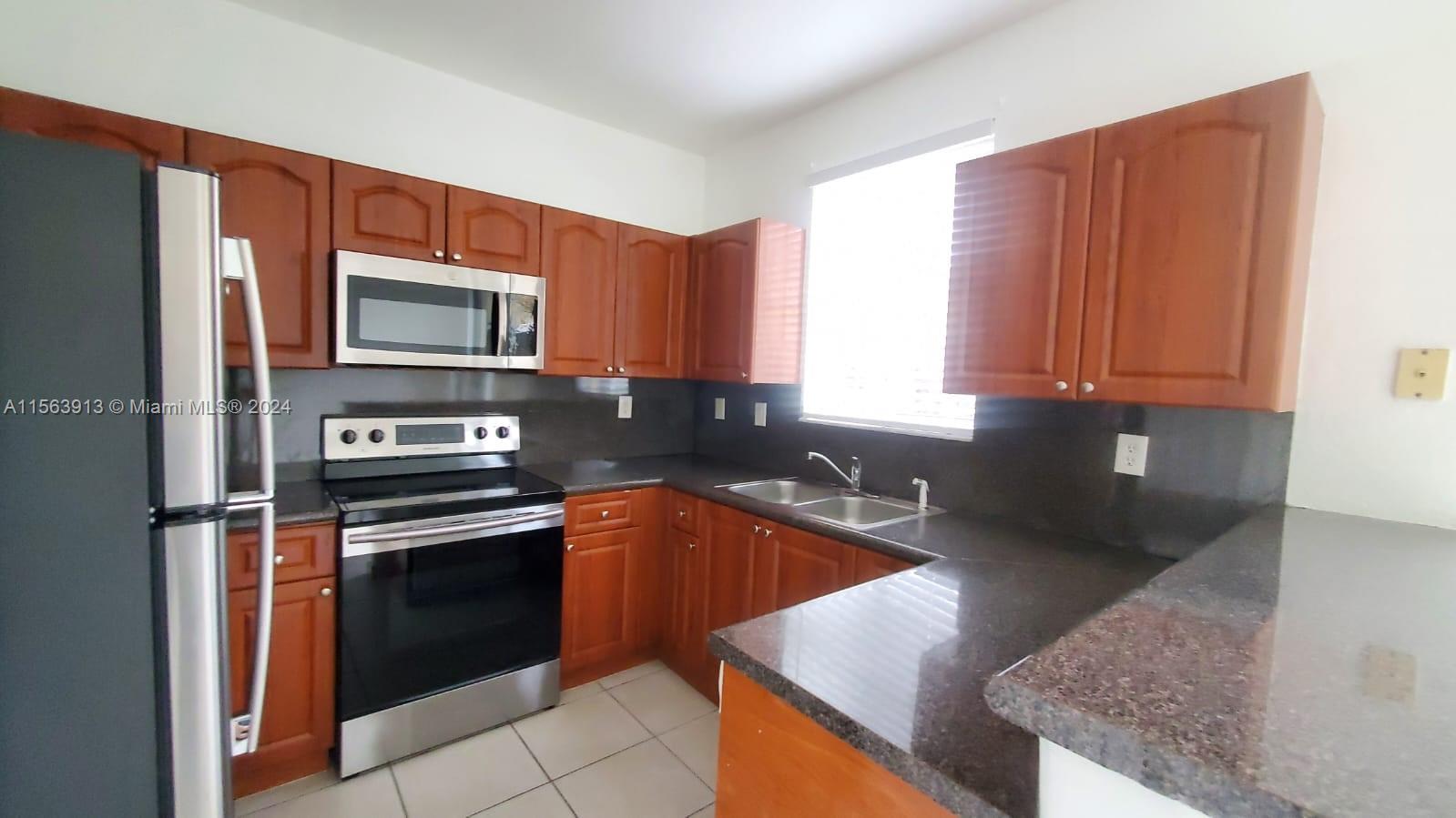 6960 NW 177th St N106, Hialeah, Florida 33015, 4 Bedrooms Bedrooms, ,3 BathroomsBathrooms,Residentiallease,For Rent,6960 NW 177th St N106,A11563913