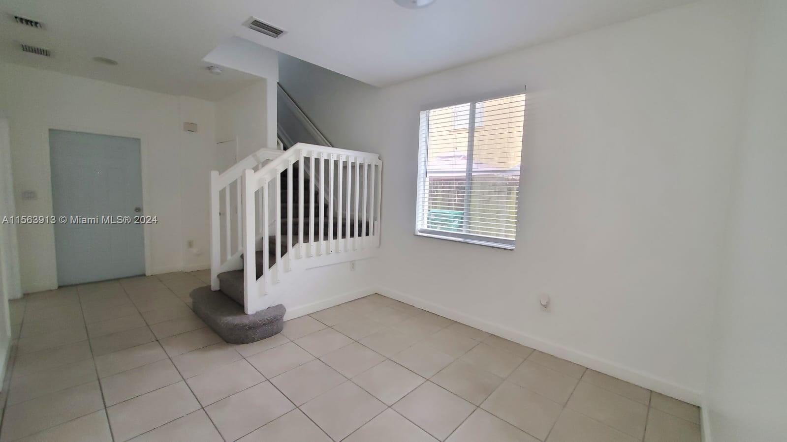 6960 NW 177th St N106, Hialeah, Florida 33015, 4 Bedrooms Bedrooms, ,3 BathroomsBathrooms,Residentiallease,For Rent,6960 NW 177th St N106,A11563913