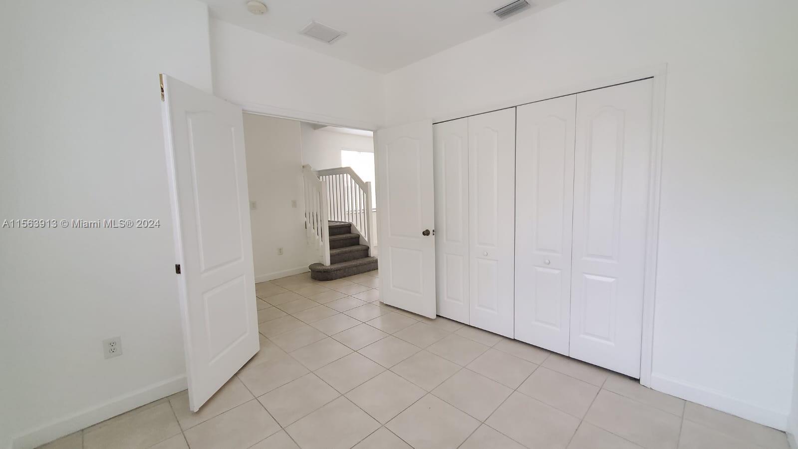 6960 NW 177th St N106, Hialeah, Florida 33015, 4 Bedrooms Bedrooms, ,3 BathroomsBathrooms,Residentiallease,For Rent,6960 NW 177th St N106,A11563913