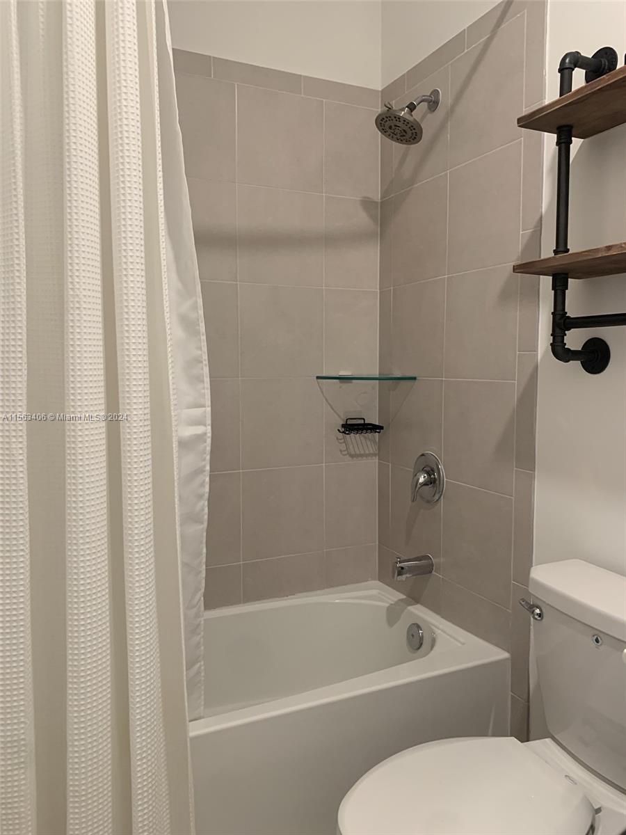 2640 SE 12th St, Homestead, Florida 33035, 3 Bedrooms Bedrooms, ,2 BathroomsBathrooms,Residentiallease,For Rent,2640 SE 12th St,A11563406