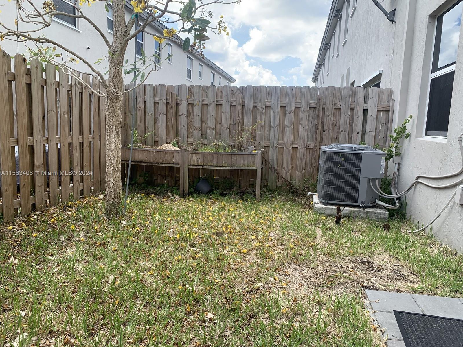 2640 SE 12th St, Homestead, Florida 33035, 3 Bedrooms Bedrooms, ,2 BathroomsBathrooms,Residentiallease,For Rent,2640 SE 12th St,A11563406