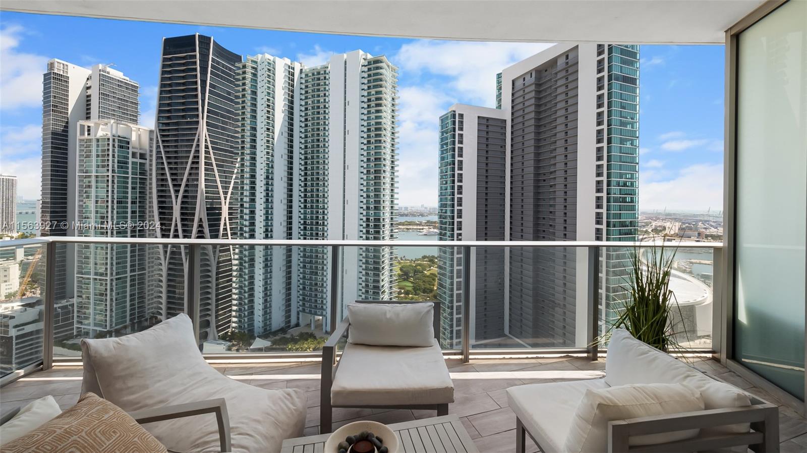 851 NE 1st Ave 3303, Miami, Florida 33132, 2 Bedrooms Bedrooms, ,3 BathroomsBathrooms,Residentiallease,For Rent,851 NE 1st Ave 3303,A11563927