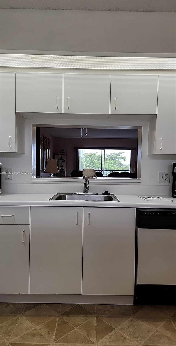 Pembroke Pines, Florida 33027, 2 Bedrooms Bedrooms, ,2 BathroomsBathrooms,Residentiallease,For Rent,A11563880