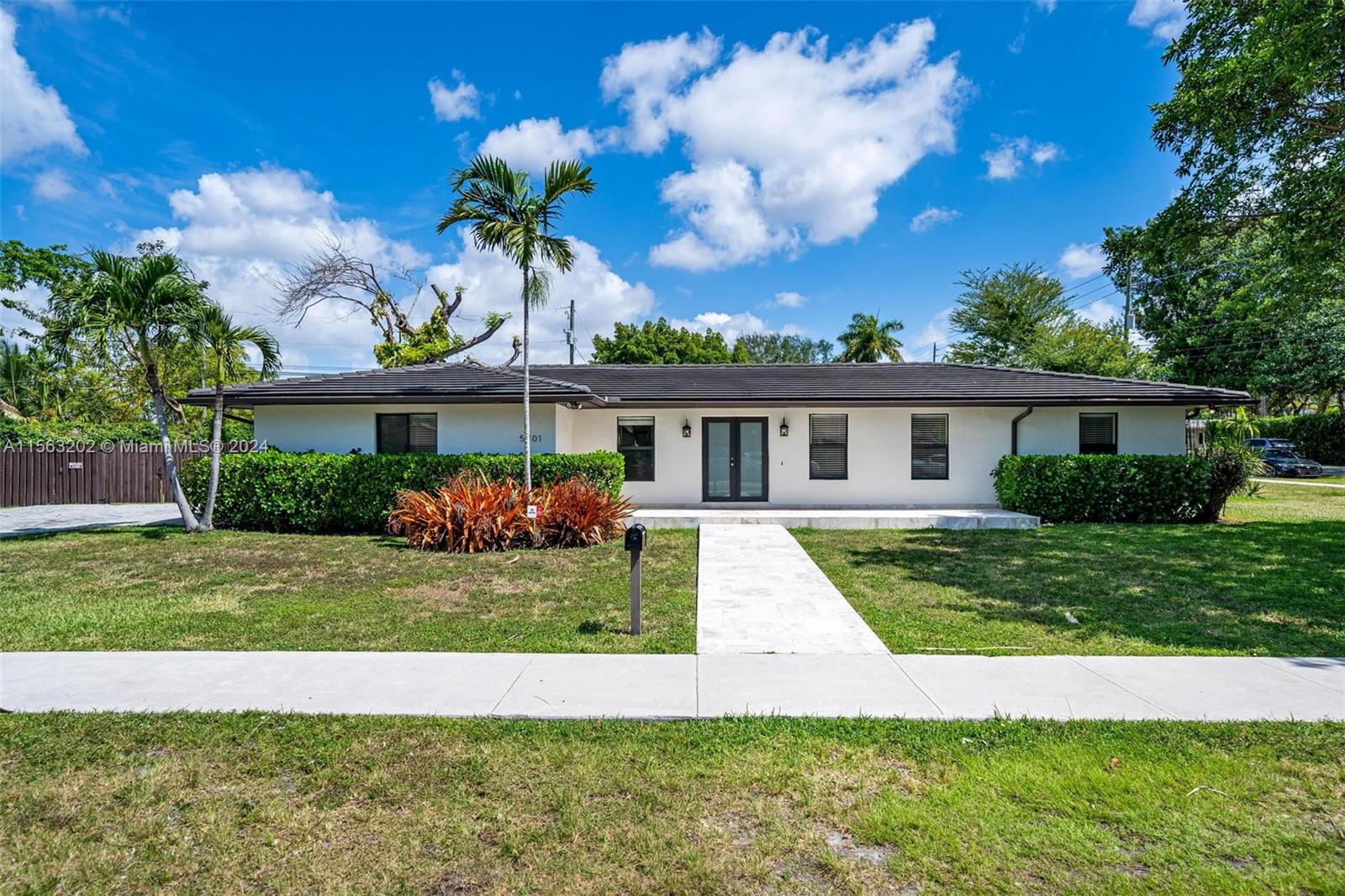 5701 SW 46th Ter  For Sale A11563202, FL