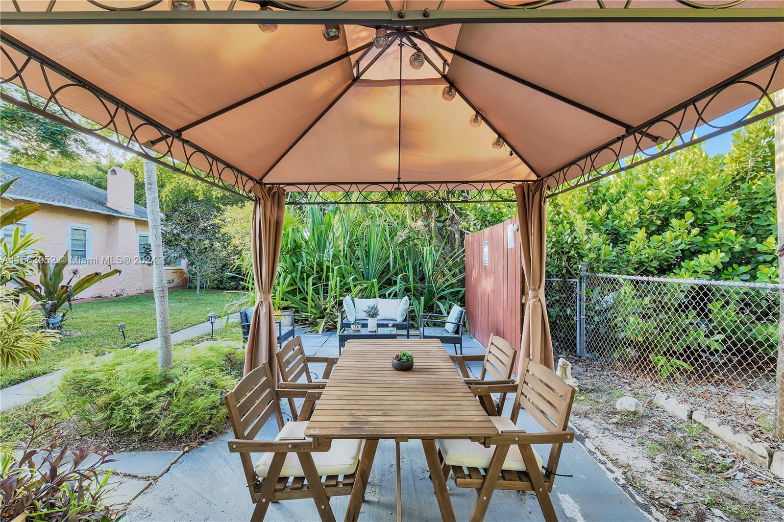 1947 Adams St Upper, Hollywood, Florida 33020, 1 Bedroom Bedrooms, ,1 BathroomBathrooms,Residentiallease,For Rent,1947 Adams St Upper,A11563952