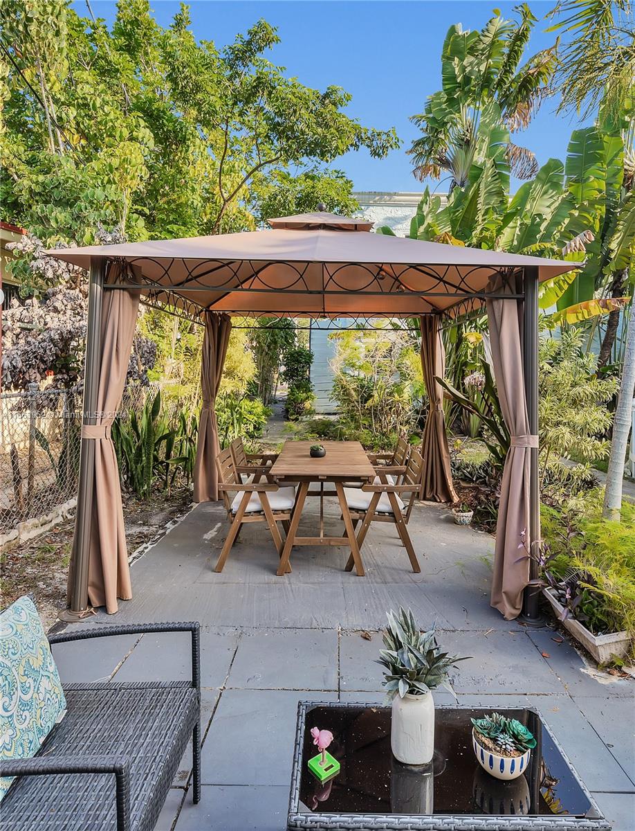 1947 Adams St Upper, Hollywood, Florida 33020, 1 Bedroom Bedrooms, ,1 BathroomBathrooms,Residentiallease,For Rent,1947 Adams St Upper,A11563952