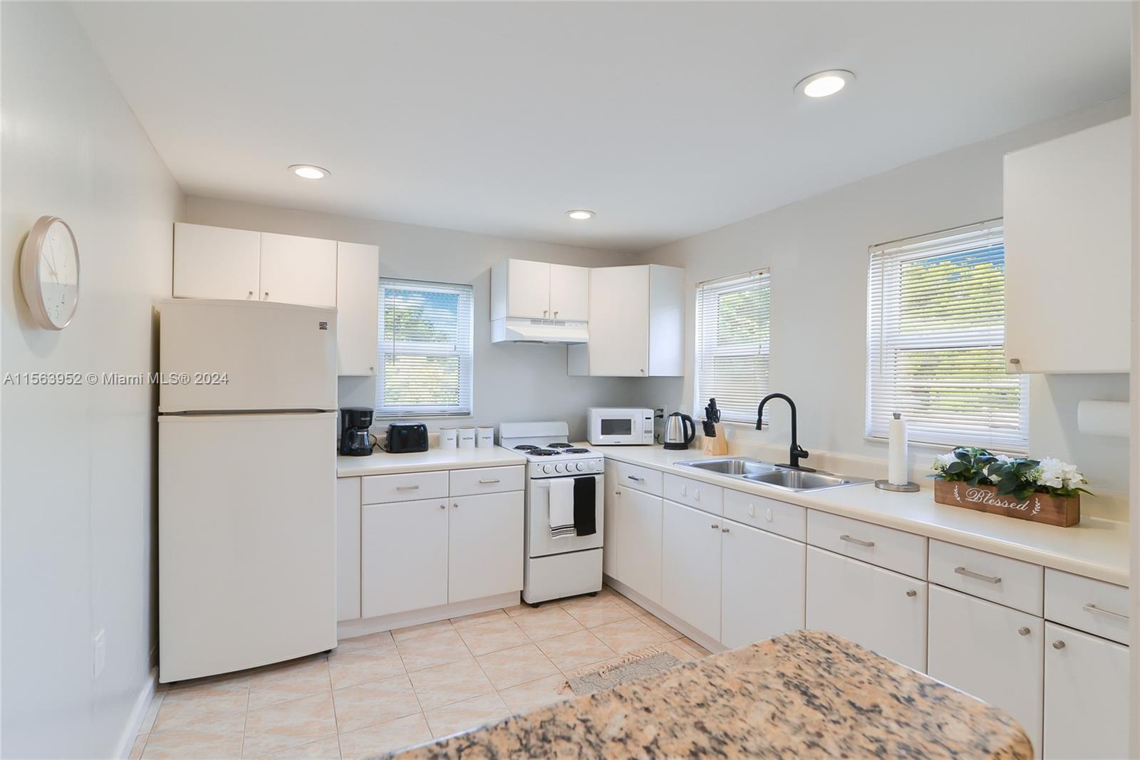 1947 Adams St Upper, Hollywood, Florida 33020, 1 Bedroom Bedrooms, ,1 BathroomBathrooms,Residentiallease,For Rent,1947 Adams St Upper,A11563952