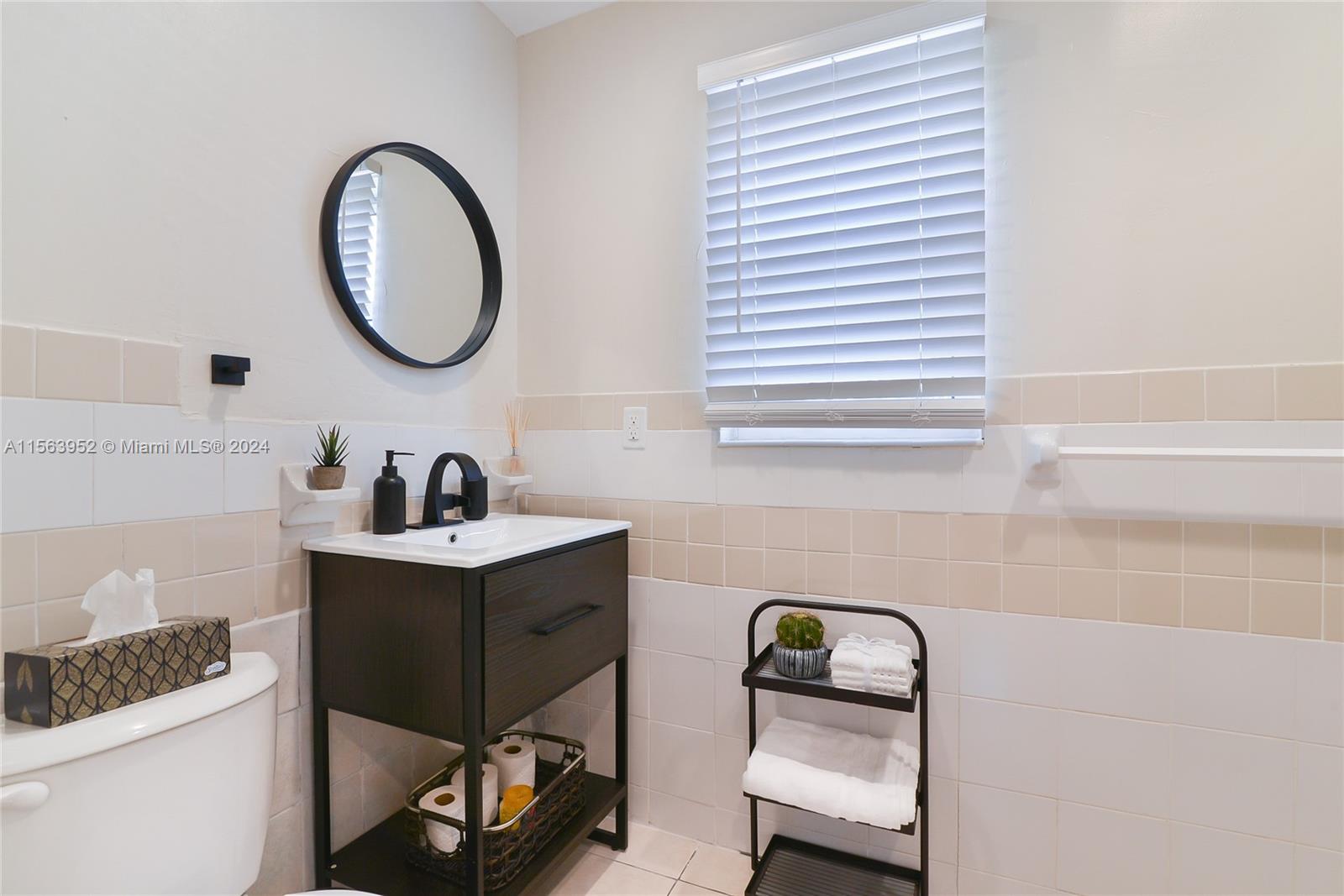 1947 Adams St Upper, Hollywood, Florida 33020, 1 Bedroom Bedrooms, ,1 BathroomBathrooms,Residentiallease,For Rent,1947 Adams St Upper,A11563952