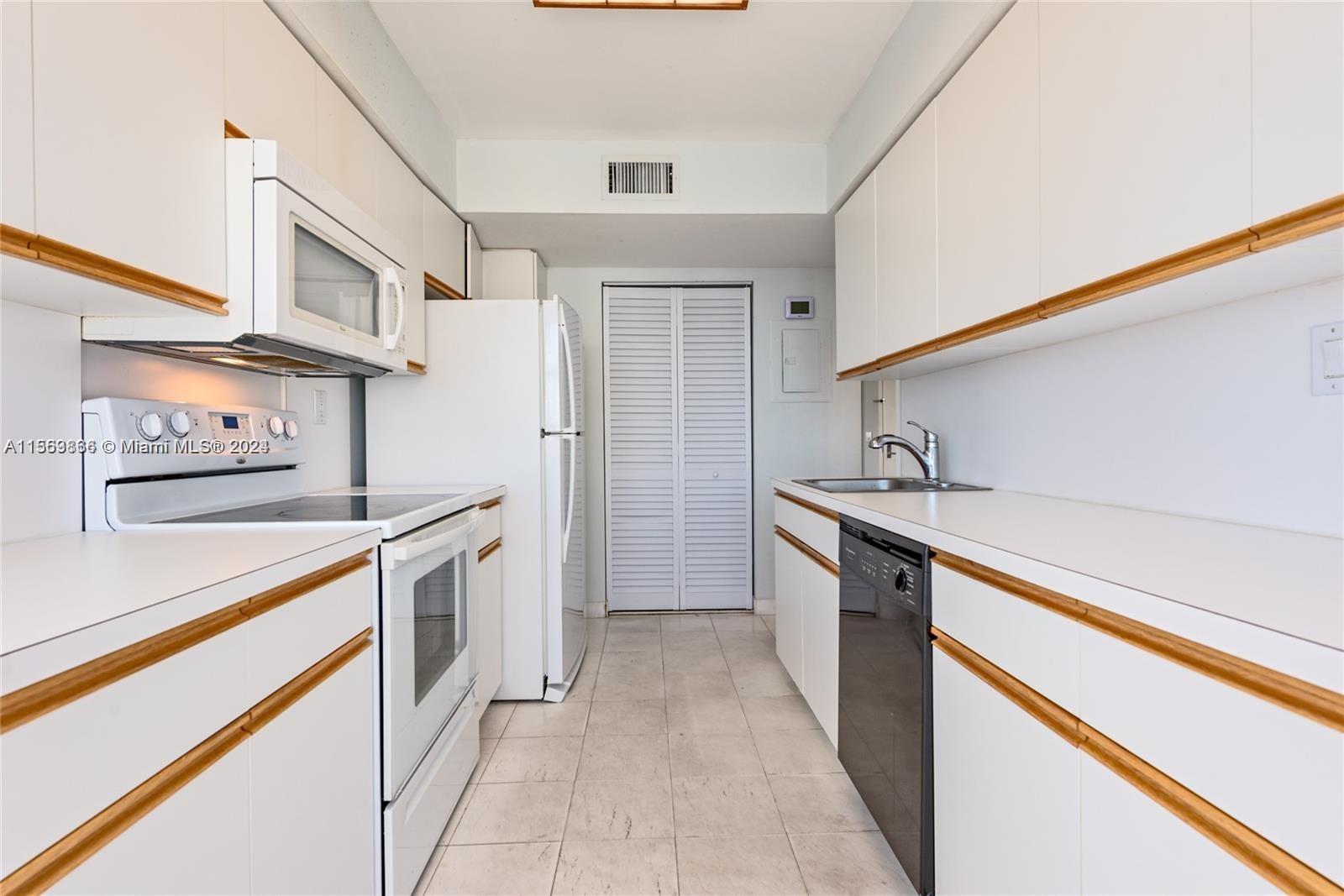 3400 NE 192nd St 1901, Aventura, Florida 33180, 2 Bedrooms Bedrooms, ,2 BathroomsBathrooms,Residentiallease,For Rent,3400 NE 192nd St 1901,A11563836