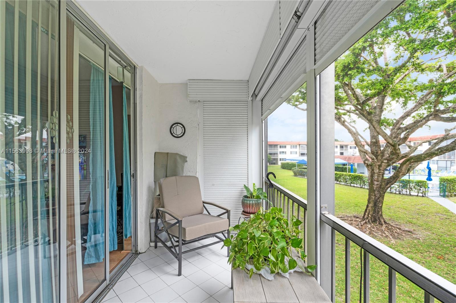9800 N Hollybrook Lake Dr 202, Pembroke Pines, Florida 33025, 2 Bedrooms Bedrooms, ,2 BathroomsBathrooms,Residential,For Sale,9800 N Hollybrook Lake Dr 202,A11563998