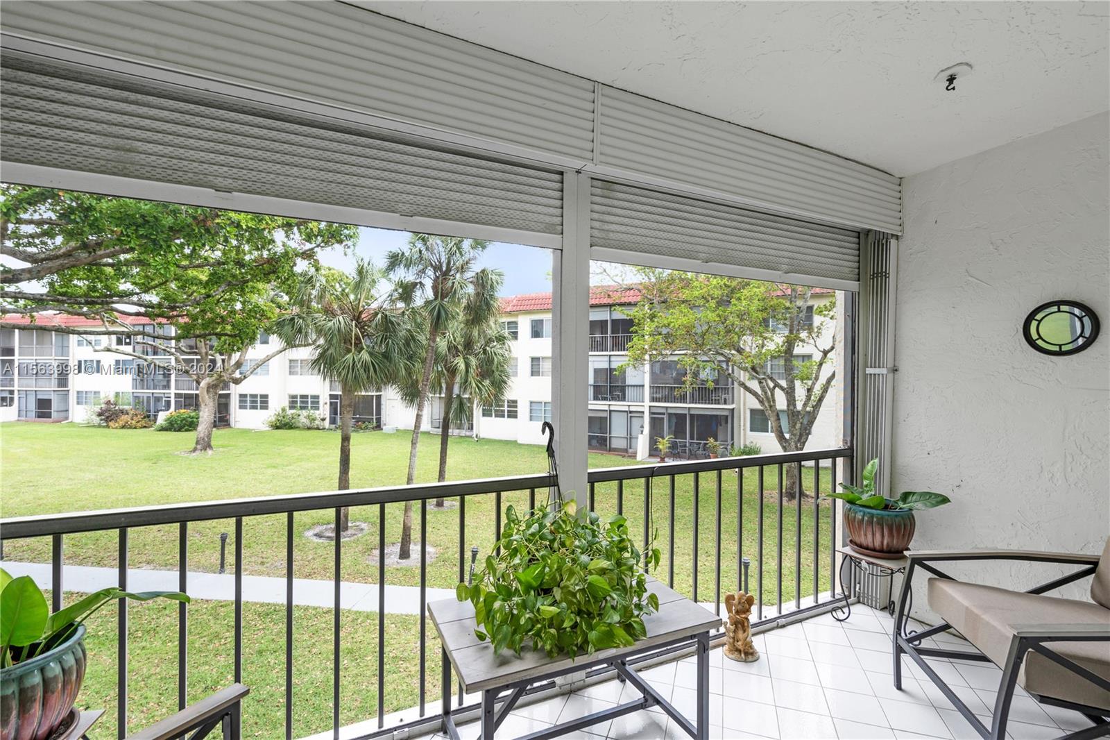 9800 N Hollybrook Lake Dr 202, Pembroke Pines, Florida 33025, 2 Bedrooms Bedrooms, ,2 BathroomsBathrooms,Residential,For Sale,9800 N Hollybrook Lake Dr 202,A11563998