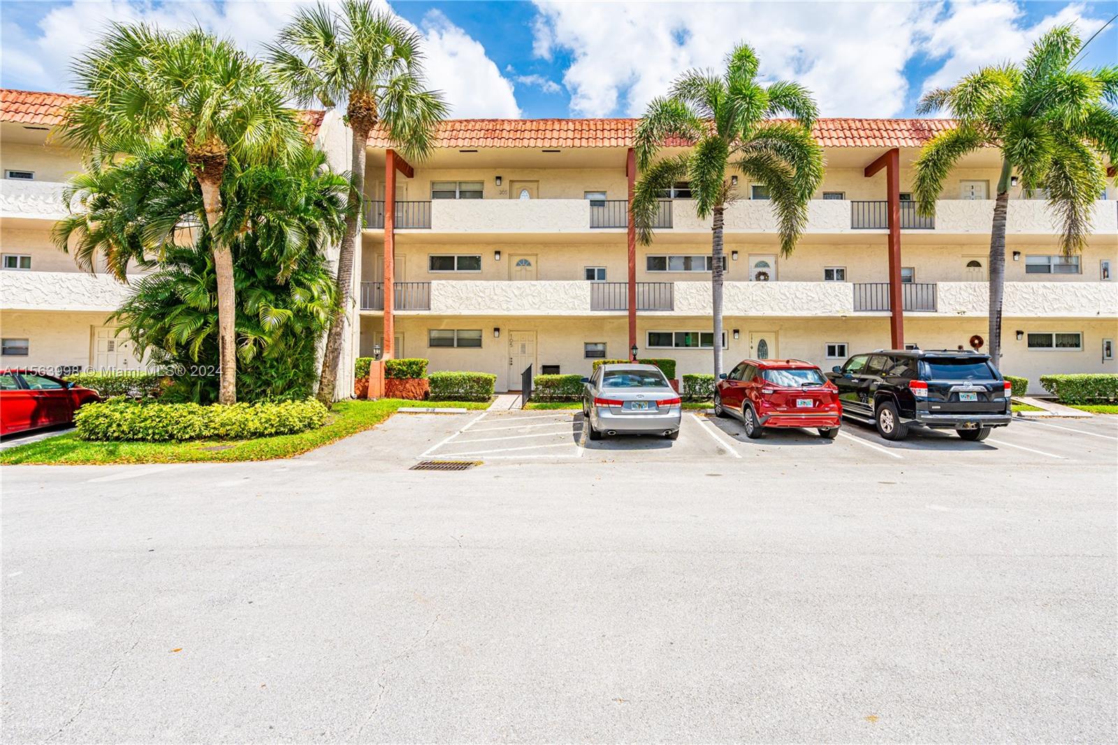 9800 N Hollybrook Lake Dr 202, Pembroke Pines, Florida 33025, 2 Bedrooms Bedrooms, ,2 BathroomsBathrooms,Residential,For Sale,9800 N Hollybrook Lake Dr 202,A11563998