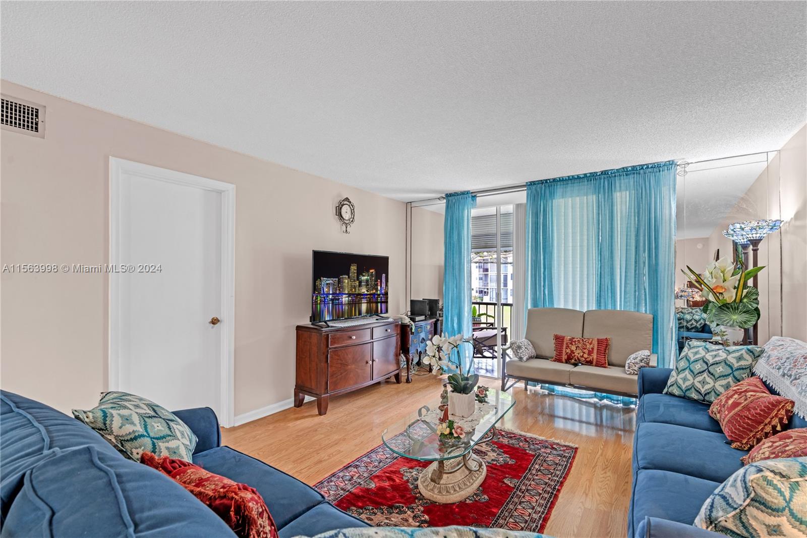 9800 N Hollybrook Lake Dr 202, Pembroke Pines, Florida 33025, 2 Bedrooms Bedrooms, ,2 BathroomsBathrooms,Residential,For Sale,9800 N Hollybrook Lake Dr 202,A11563998