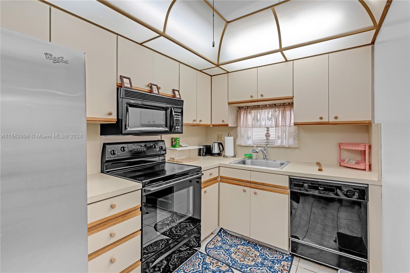 9800 N Hollybrook Lake Dr 202, Pembroke Pines, Florida 33025, 2 Bedrooms Bedrooms, ,2 BathroomsBathrooms,Residential,For Sale,9800 N Hollybrook Lake Dr 202,A11563998